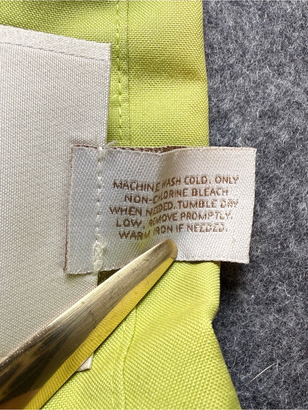 Chico’s Lime Green No-Iron Hidden Button Stretch Blouse Career‎ Top Size Large - Picture 7 of 10